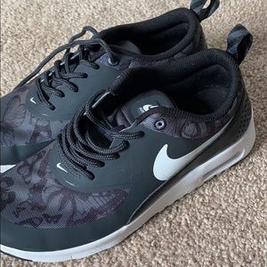 Nike sneakers womans or kids